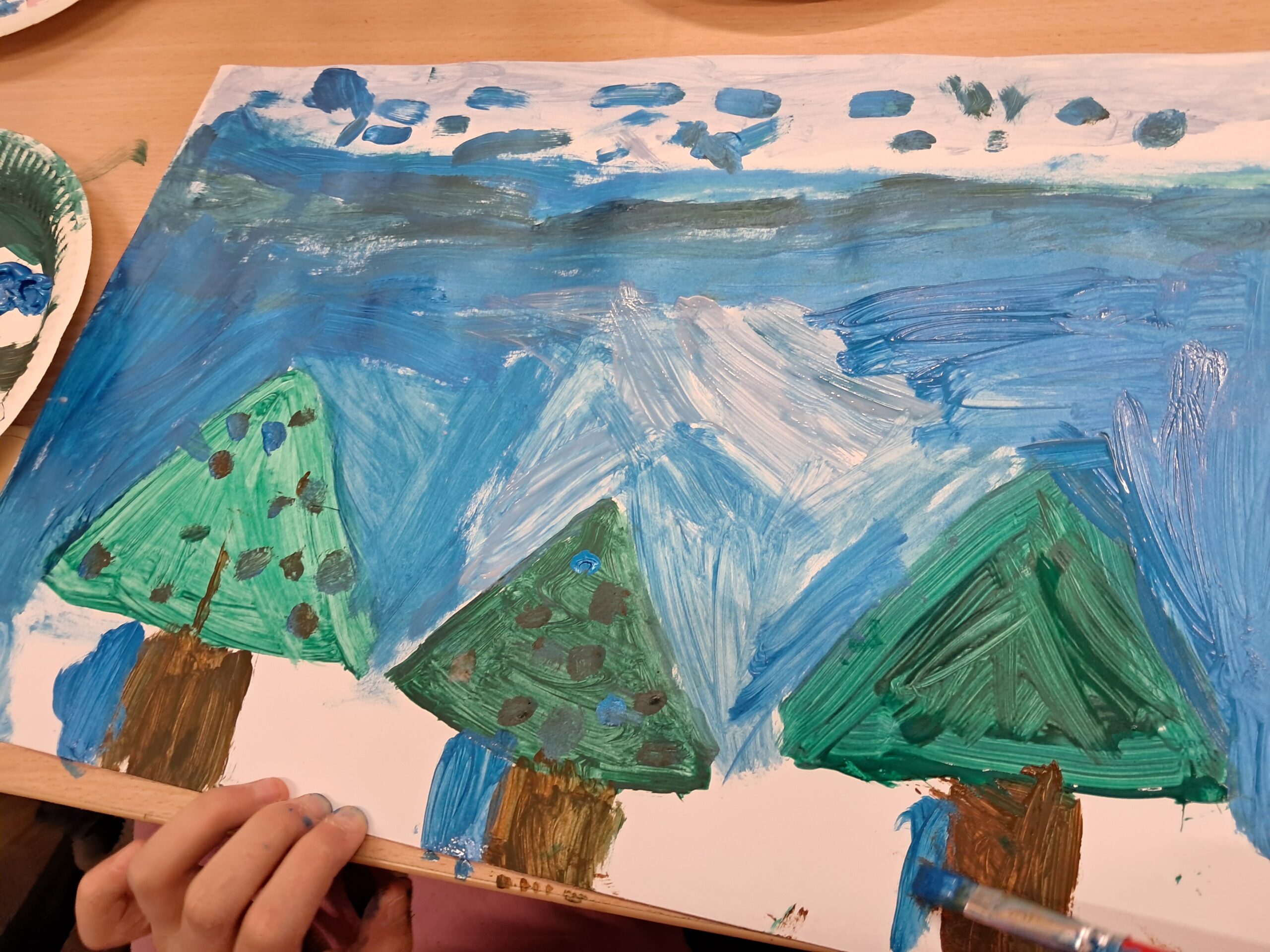 Dziecięce zimowe pejzaże i "korowód bałwanków"