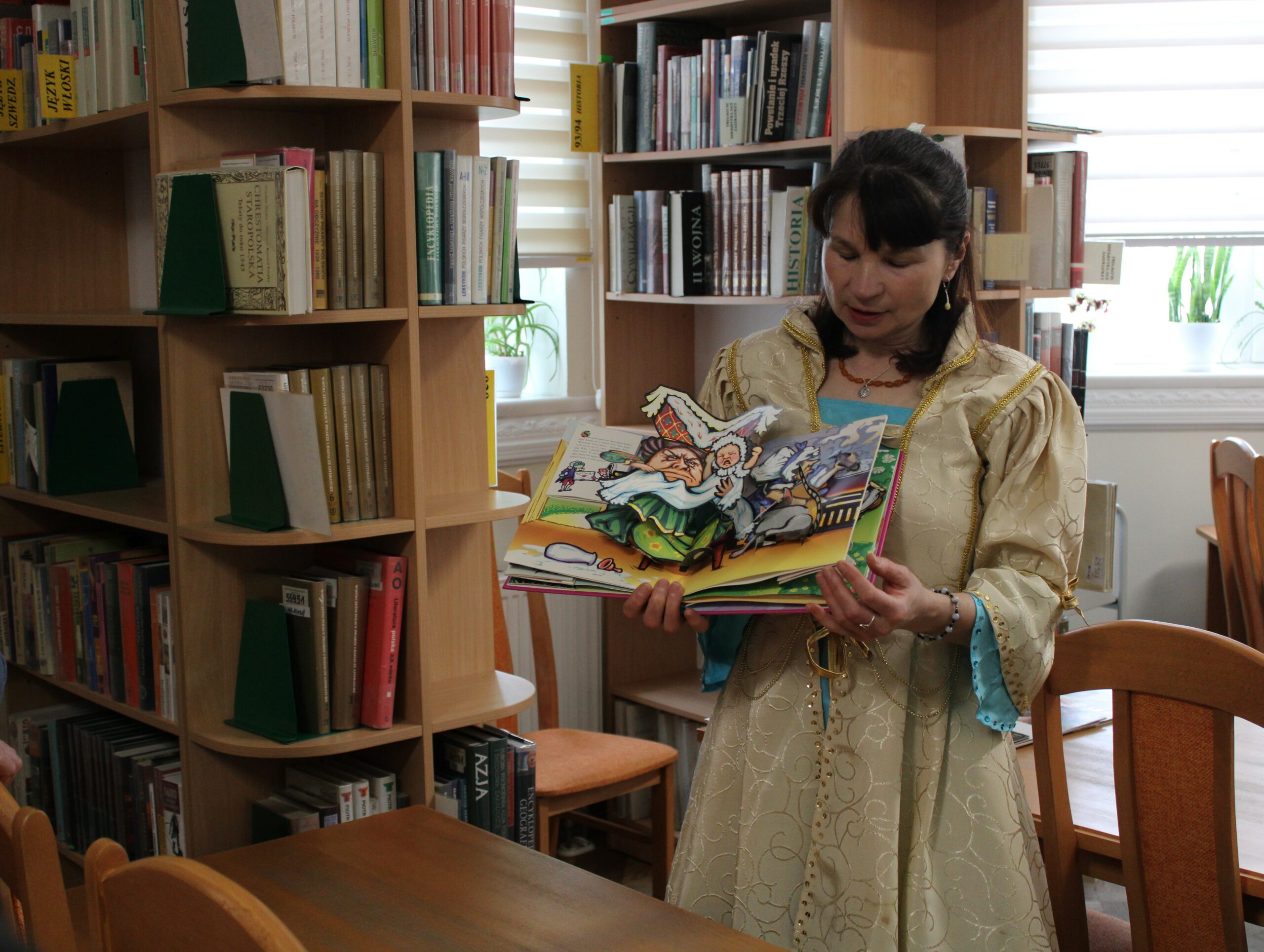 W Bibliotece Pedagogicznej z Aleksandrą Ogińską i Izabelą C…